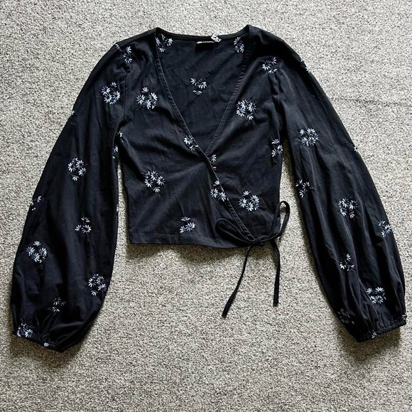 ASOS 100% Cotton Black Wrap Crop Top with Blue Floral Embroidery Womens US 0 - Picture 1 of 11